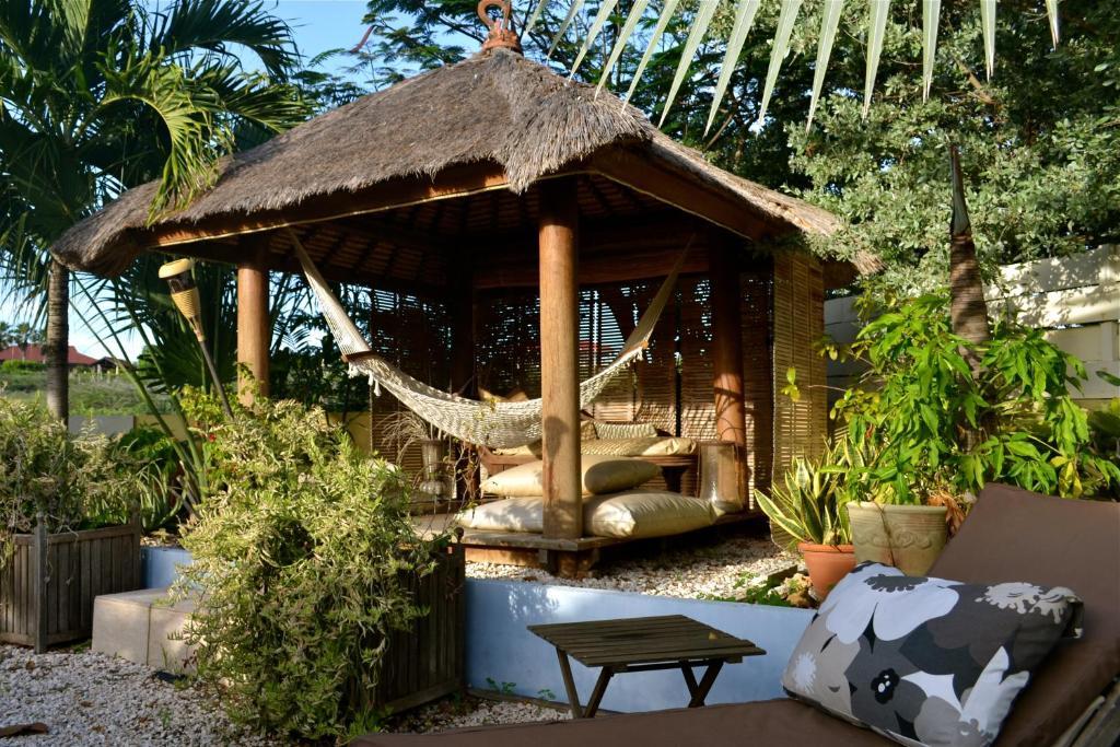 Bananas Apartments Adults Only Palm Beach Extérieur photo