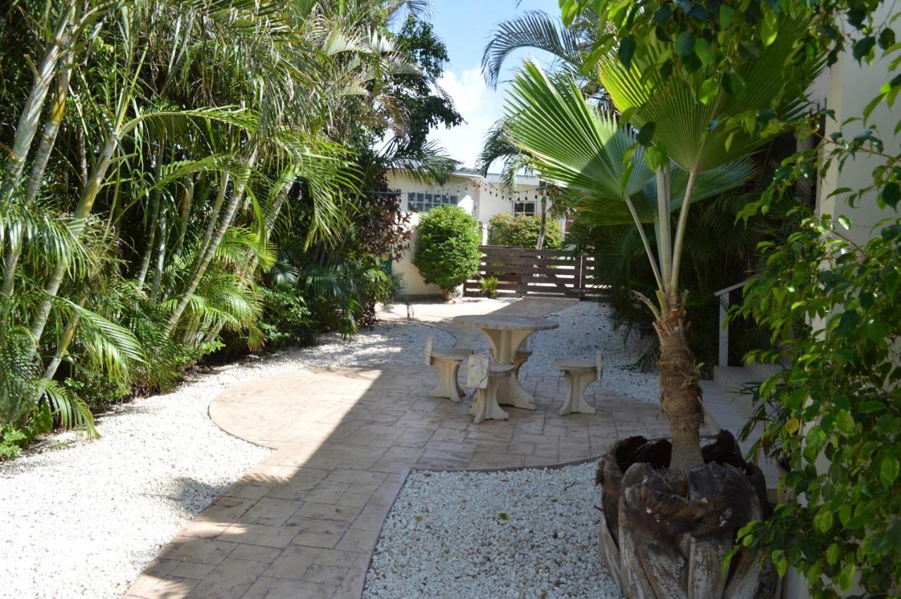 Bananas Apartments Adults Only Palm Beach Extérieur photo